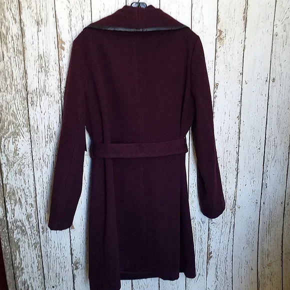 Elegant Purple Women's Coat - Picture 2 of 5